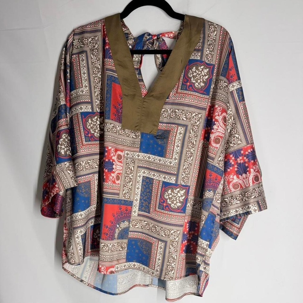 Women,s geometrical design blouse